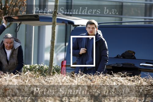 Eindhoven Tilburg 5 maart 2022
Max Verstappen zijn familie en manager Raymond Vermeulen landen met de private Jet van Max op eindhoven Airport . Ze kwamen van ibiza waar ze de verjaardag van Jos Verstappen (50) hebben gevierd. Max had daarna een afspraak in Tilburg.