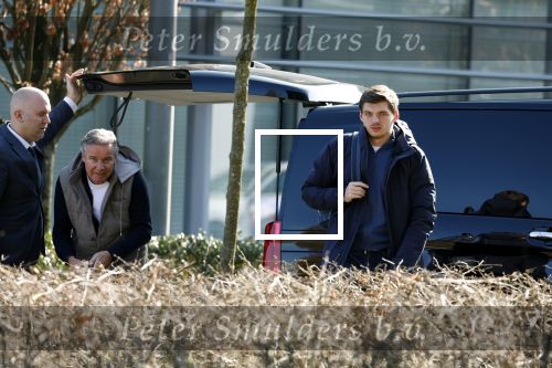 Eindhoven Tilburg 5 maart 2022
Max Verstappen zijn familie en manager Raymond Vermeulen landen met de private Jet van Max op eindhoven Airport . Ze kwamen van ibiza waar ze de verjaardag van Jos Verstappen (50) hebben gevierd. Max had daarna een afspraak in Tilburg.