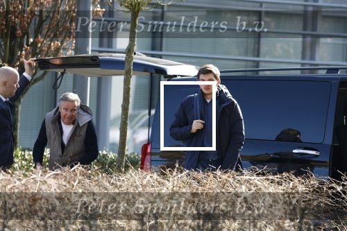 Eindhoven Tilburg 5 maart 2022
Max Verstappen zijn familie en manager Raymond Vermeulen landen met de private Jet van Max op eindhoven Airport . Ze kwamen van ibiza waar ze de verjaardag van Jos Verstappen (50) hebben gevierd. Max had daarna een afspraak in Tilburg.
