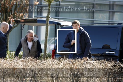 Eindhoven Tilburg 5 maart 2022
Max Verstappen zijn familie en manager Raymond Vermeulen landen met de private Jet van Max op eindhoven Airport . Ze kwamen van ibiza waar ze de verjaardag van Jos Verstappen (50) hebben gevierd. Max had daarna een afspraak in Tilburg.