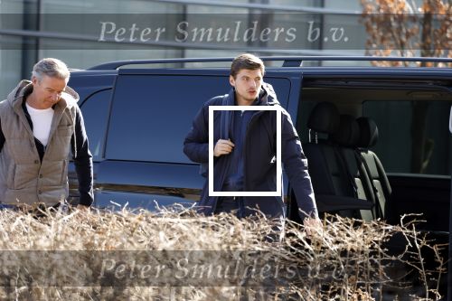 Eindhoven Tilburg 5 maart 2022
Max Verstappen zijn familie en manager Raymond Vermeulen landen met de private Jet van Max op eindhoven Airport . Ze kwamen van ibiza waar ze de verjaardag van Jos Verstappen (50) hebben gevierd. Max had daarna een afspraak in Tilburg.