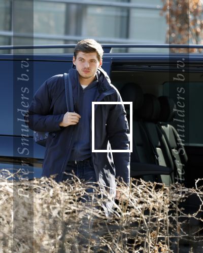 Eindhoven Tilburg 5 maart 2022
Max Verstappen zijn familie en manager Raymond Vermeulen landen met de private Jet van Max op eindhoven Airport . Ze kwamen van ibiza waar ze de verjaardag van Jos Verstappen (50) hebben gevierd. Max had daarna een afspraak in Tilburg.