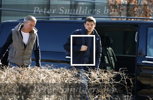 Eindhoven Tilburg 5 maart 2022
Max Verstappen zijn familie en manager Raymond Vermeulen landen met de private Jet van Max op eindhoven Airport . Ze kwamen van ibiza waar ze de verjaardag van Jos Verstappen (50) hebben gevierd. Max had daarna een afspraak in Tilburg.