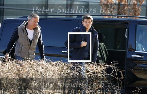 Eindhoven Tilburg 5 maart 2022
Max Verstappen zijn familie en manager Raymond Vermeulen landen met de private Jet van Max op eindhoven Airport . Ze kwamen van ibiza waar ze de verjaardag van Jos Verstappen (50) hebben gevierd. Max had daarna een afspraak in Tilburg.
