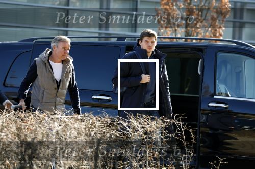 Eindhoven Tilburg 5 maart 2022
Max Verstappen zijn familie en manager Raymond Vermeulen landen met de private Jet van Max op eindhoven Airport . Ze kwamen van ibiza waar ze de verjaardag van Jos Verstappen (50) hebben gevierd. Max had daarna een afspraak in Tilburg.