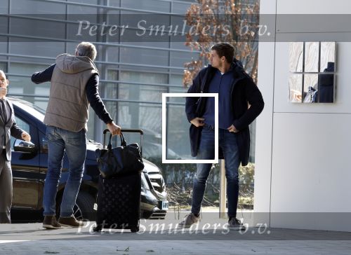 Eindhoven Tilburg 5 maart 2022
Max Verstappen zijn familie en manager Raymond Vermeulen landen met de private Jet van Max op eindhoven Airport . Ze kwamen van ibiza waar ze de verjaardag van Jos Verstappen (50) hebben gevierd. Max had daarna een afspraak in Tilburg.