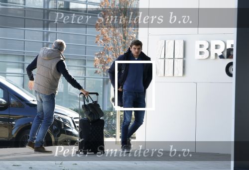 Eindhoven Tilburg 5 maart 2022
Max Verstappen zijn familie en manager Raymond Vermeulen landen met de private Jet van Max op eindhoven Airport . Ze kwamen van ibiza waar ze de verjaardag van Jos Verstappen (50) hebben gevierd. Max had daarna een afspraak in Tilburg.