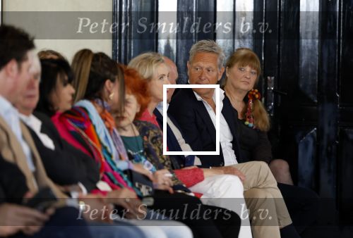 Amsterdam 6 april 2022
De 100e modeshow van Sheila de Vries in het college Hotel. Mike Kesseler ( vriend Denise Boekhoff)
oa Denise Boekhoff en Nadia Palesa lopen mee.