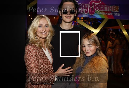 Amsterdam 4 april 2022
Presentatie toppers in de arena.
Aanwezig oa Jan Smit Jeroen v d Boom  en Rene Froger.
Natasja Froger was er ook samen met haar zoons Maxim en Didier . Ook hun kleindochter was aanwezig .