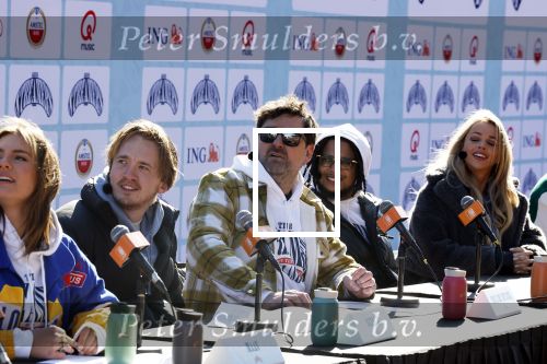 Amsterdam 8 maart 2022
Presentatie concert the streamers in het Olympisch stadion . Aanwezig oa Guus Meeuwis Suzanne en Freek Mc Snelle Maan Frank Lammers Thomas Acda Paul de Munnik Simon Keizer Nick Schilder Roel v Velzen Ronnie Flex Emma Heesters Diggie Dex Kraantje Pappie  Rolf Sanchez  en Paul de Leeuw .