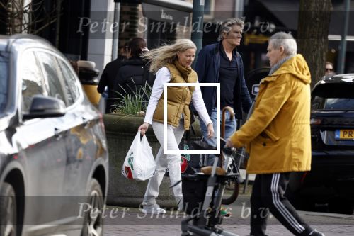 Amsterdam 14 maart 2022
Piet Boon met zijn vriendin op straat in Amsterdam zuid