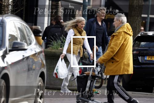 Amsterdam 14 maart 2022
Piet Boon met zijn vriendin op straat in Amsterdam zuid