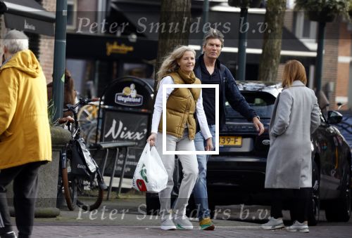 Amsterdam 14 maart 2022
Piet Boon met zijn vriendin op straat in Amsterdam zuid