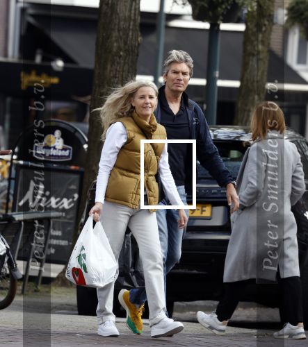Amsterdam 14 maart 2022
Piet Boon met zijn vriendin op straat in Amsterdam zuid