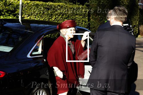 Laren 8 maart 2022
Prinses Beatrix opent een nieuwe gedeelte van het Singer museum in Laren . Prinses Beatrix arriveeert in haar nieuwe verlengde Audi A8 Hybride.