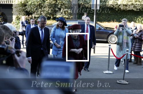 Laren 8 maart 2022
Prinses Beatrix opent een nieuwe gedeelte van het Singer museum in Laren . Prinses Beatrix arriveeert in haar nieuwe verlengde Audi A8 Hybride.