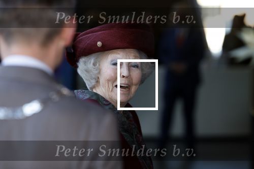 Laren 8 maart 2022
Prinses Beatrix opent een nieuwe gedeelte van het Singer museum in Laren . Prinses Beatrix arriveeert in haar nieuwe verlengde Audi A8 Hybride.