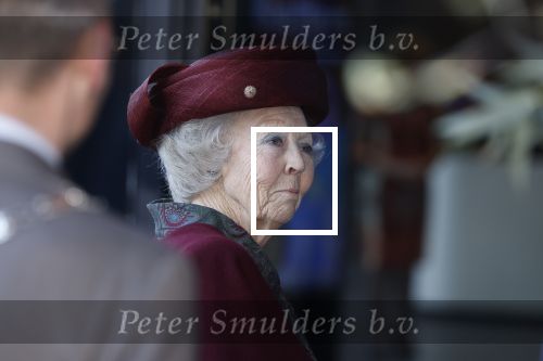 Laren 8 maart 2022
Prinses Beatrix opent een nieuwe gedeelte van het Singer museum in Laren . Prinses Beatrix arriveeert in haar nieuwe verlengde Audi A8 Hybride.
