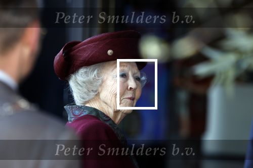 Laren 8 maart 2022
Prinses Beatrix opent een nieuwe gedeelte van het Singer museum in Laren . Prinses Beatrix arriveeert in haar nieuwe verlengde Audi A8 Hybride.