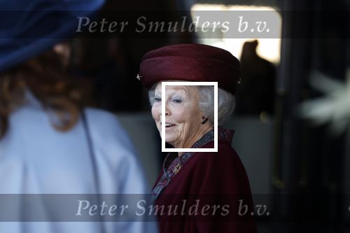 Laren 8 maart 2022
Prinses Beatrix opent een nieuwe gedeelte van het Singer museum in Laren . Prinses Beatrix arriveeert in haar nieuwe verlengde Audi A8 Hybride.