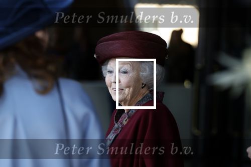 Laren 8 maart 2022
Prinses Beatrix opent een nieuwe gedeelte van het Singer museum in Laren . Prinses Beatrix arriveeert in haar nieuwe verlengde Audi A8 Hybride.