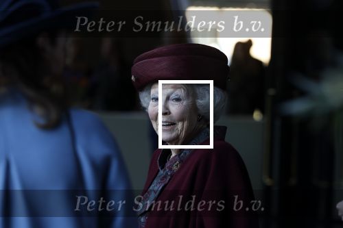 Laren 8 maart 2022
Prinses Beatrix opent een nieuwe gedeelte van het Singer museum in Laren . Prinses Beatrix arriveeert in haar nieuwe verlengde Audi A8 Hybride.