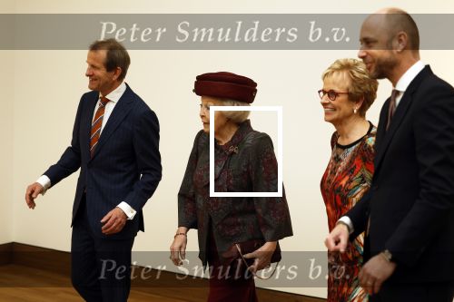 Laren 8 maart 2022
Prinses Beatrix opent een nieuwe gedeelte van het Singer museum in Laren . Prinses Beatrix arriveeert in haar nieuwe verlengde Audi A8 Hybride.