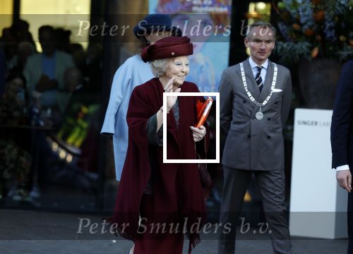 Laren 8 maart 2022
Prinses Beatrix opent een nieuwe gedeelte van het Singer museum in Laren . Prinses Beatrix arriveeert in haar nieuwe verlengde Audi A8 Hybride.