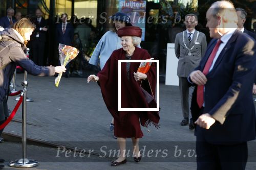 Laren 8 maart 2022
Prinses Beatrix opent een nieuwe gedeelte van het Singer museum in Laren . Prinses Beatrix arriveeert in haar nieuwe verlengde Audi A8 Hybride.