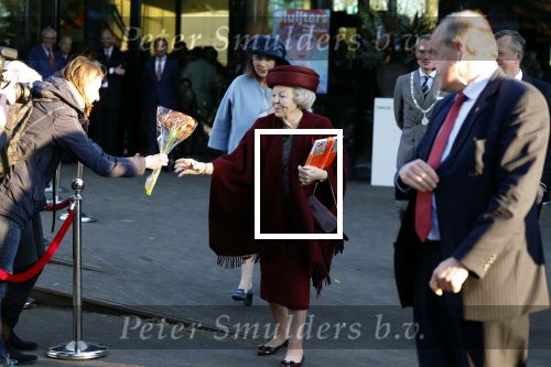 Laren 8 maart 2022
Prinses Beatrix opent een nieuwe gedeelte van het Singer museum in Laren . Prinses Beatrix arriveeert in haar nieuwe verlengde Audi A8 Hybride.