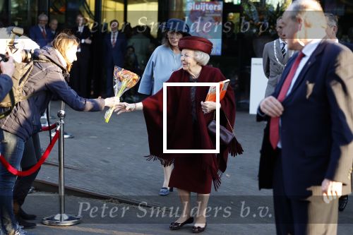 Laren 8 maart 2022
Prinses Beatrix opent een nieuwe gedeelte van het Singer museum in Laren . Prinses Beatrix arriveeert in haar nieuwe verlengde Audi A8 Hybride.