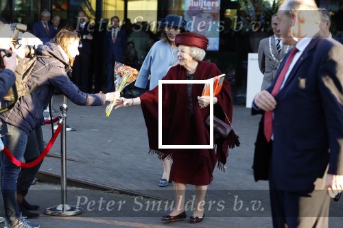 Laren 8 maart 2022
Prinses Beatrix opent een nieuwe gedeelte van het Singer museum in Laren . Prinses Beatrix arriveeert in haar nieuwe verlengde Audi A8 Hybride.