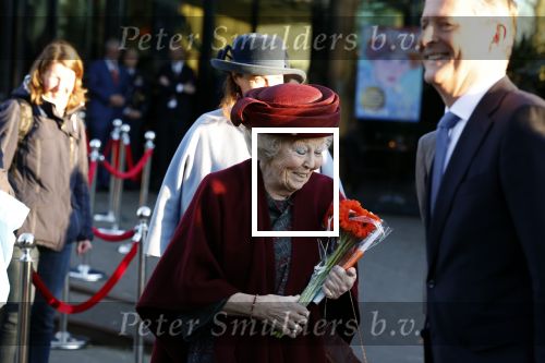 Laren 8 maart 2022
Prinses Beatrix opent een nieuwe gedeelte van het Singer museum in Laren . Prinses Beatrix arriveeert in haar nieuwe verlengde Audi A8 Hybride.