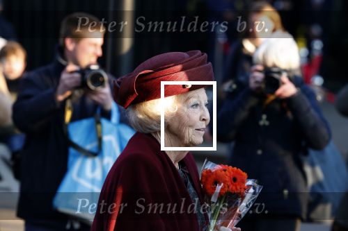 Laren 8 maart 2022
Prinses Beatrix opent een nieuwe gedeelte van het Singer museum in Laren . Prinses Beatrix arriveeert in haar nieuwe verlengde Audi A8 Hybride.