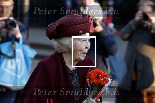 Laren 8 maart 2022
Prinses Beatrix opent een nieuwe gedeelte van het Singer museum in Laren . Prinses Beatrix arriveeert in haar nieuwe verlengde Audi A8 Hybride.