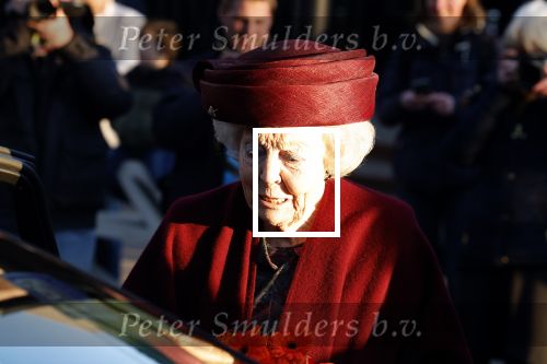 Laren 8 maart 2022
Prinses Beatrix opent een nieuwe gedeelte van het Singer museum in Laren . Prinses Beatrix arriveeert in haar nieuwe verlengde Audi A8 Hybride.
