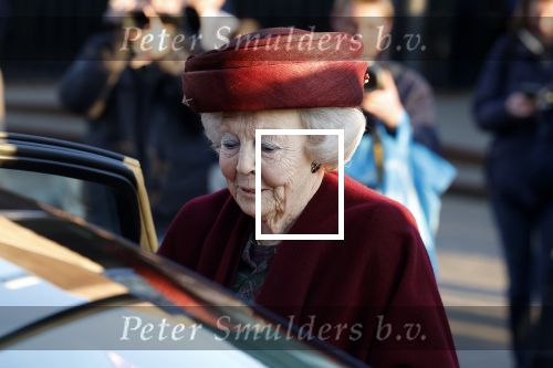 Laren 8 maart 2022
Prinses Beatrix opent een nieuwe gedeelte van het Singer museum in Laren . Prinses Beatrix arriveeert in haar nieuwe verlengde Audi A8 Hybride.