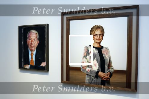 Laren 8 maart 2022
Prinses Beatrix opent een nieuwe gedeelte van het Singer museum in Laren . Prinses Beatrix arriveeert in haar nieuwe verlengde Audi A8 Hybride. prinses Beatrix wordt rond geleid door Els Blokker