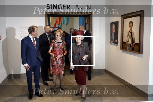 Laren 8 maart 2022
Prinses Beatrix opent een nieuwe gedeelte van het Singer museum in Laren . Prinses Beatrix arriveeert in haar nieuwe verlengde Audi A8 Hybride. prinses Beatrix wordt rond geleid door Els Blokker