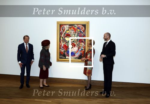 Laren 8 maart 2022
Prinses Beatrix opent een nieuwe gedeelte van het Singer museum in Laren . Prinses Beatrix arriveeert in haar nieuwe verlengde Audi A8 Hybride. prinses Beatrix wordt rond geleid door Els Blokker