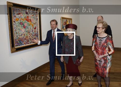 Laren 8 maart 2022
Prinses Beatrix opent een nieuwe gedeelte van het Singer museum in Laren . Prinses Beatrix arriveeert in haar nieuwe verlengde Audi A8 Hybride. prinses Beatrix wordt rond geleid door Els Blokker