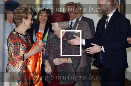 Laren 8 maart 2022
Prinses Beatrix opent een nieuwe gedeelte van het Singer museum in Laren . Prinses Beatrix arriveeert in haar nieuwe verlengde Audi A8 Hybride. prinses Beatrix wordt rond geleid door Els Blokker