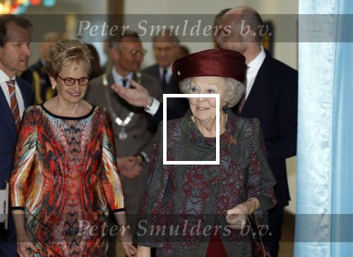Laren 8 maart 2022
Prinses Beatrix opent een nieuwe gedeelte van het Singer museum in Laren . Prinses Beatrix arriveeert in haar nieuwe verlengde Audi A8 Hybride. prinses Beatrix wordt rond geleid door Els Blokker