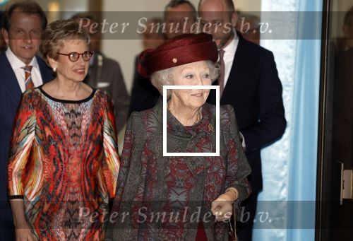 Laren 8 maart 2022
Prinses Beatrix opent een nieuwe gedeelte van het Singer museum in Laren . Prinses Beatrix arriveeert in haar nieuwe verlengde Audi A8 Hybride. prinses Beatrix wordt rond geleid door Els Blokker