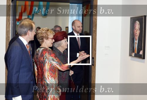 Laren 8 maart 2022
Prinses Beatrix opent een nieuwe gedeelte van het Singer museum in Laren . Prinses Beatrix arriveeert in haar nieuwe verlengde Audi A8 Hybride. prinses Beatrix wordt rond geleid door Els Blokker