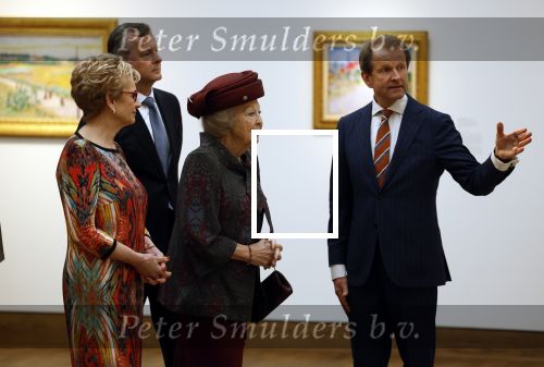 Laren 8 maart 2022
Prinses Beatrix opent een nieuwe gedeelte van het Singer museum in Laren . Prinses Beatrix arriveeert in haar nieuwe verlengde Audi A8 Hybride. prinses Beatrix wordt rond geleid door Els Blokker