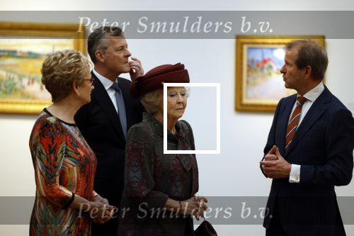 Laren 8 maart 2022
Prinses Beatrix opent een nieuwe gedeelte van het Singer museum in Laren . Prinses Beatrix arriveeert in haar nieuwe verlengde Audi A8 Hybride. prinses Beatrix wordt rond geleid door Els Blokker