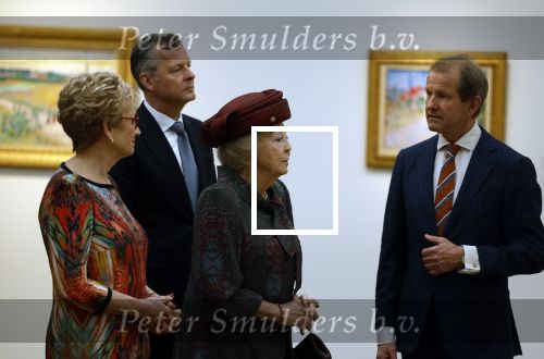 Laren 8 maart 2022
Prinses Beatrix opent een nieuwe gedeelte van het Singer museum in Laren . Prinses Beatrix arriveeert in haar nieuwe verlengde Audi A8 Hybride. prinses Beatrix wordt rond geleid door Els Blokker