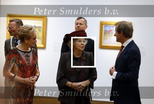 Laren 8 maart 2022
Prinses Beatrix opent een nieuwe gedeelte van het Singer museum in Laren . Prinses Beatrix arriveeert in haar nieuwe verlengde Audi A8 Hybride. prinses Beatrix wordt rond geleid door Els Blokker