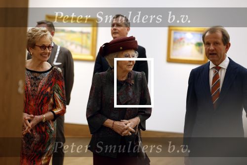 Laren 8 maart 2022
Prinses Beatrix opent een nieuwe gedeelte van het Singer museum in Laren . Prinses Beatrix arriveeert in haar nieuwe verlengde Audi A8 Hybride. prinses Beatrix wordt rond geleid door Els Blokker
